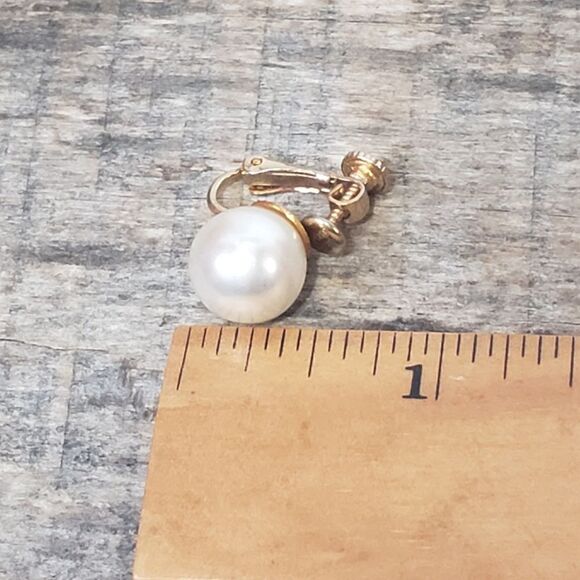VINTAGE Screw-back Faux Pearl Earrings - Picture 5 of 6